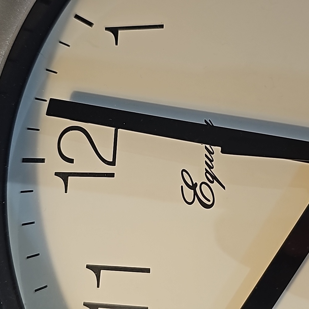 CLOCK 🕑 🕙 🕚 - Picture 3 of 8